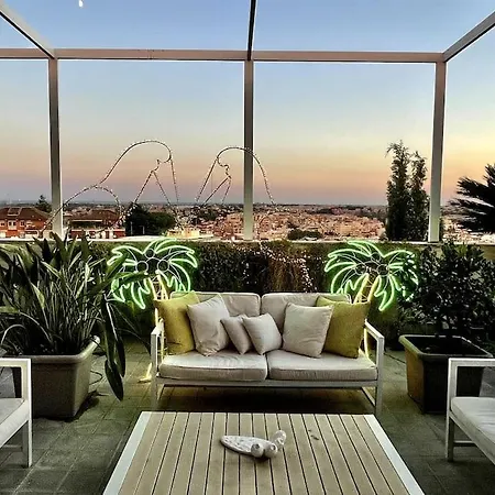 Skyline Penthouse With Jacuzzi アパート ローマ