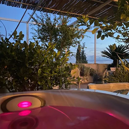 아파트 Skyline Penthouse With Jacuzzi *