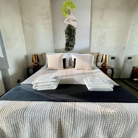 Skyline Penthouse With Jacuzzi 아파트 *