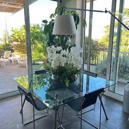 Skyline Penthouse With Jacuzzi 아파트