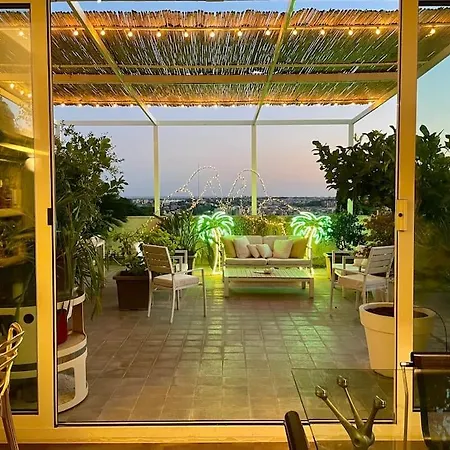 Skyline Penthouse With Jacuzzi 아파트 *